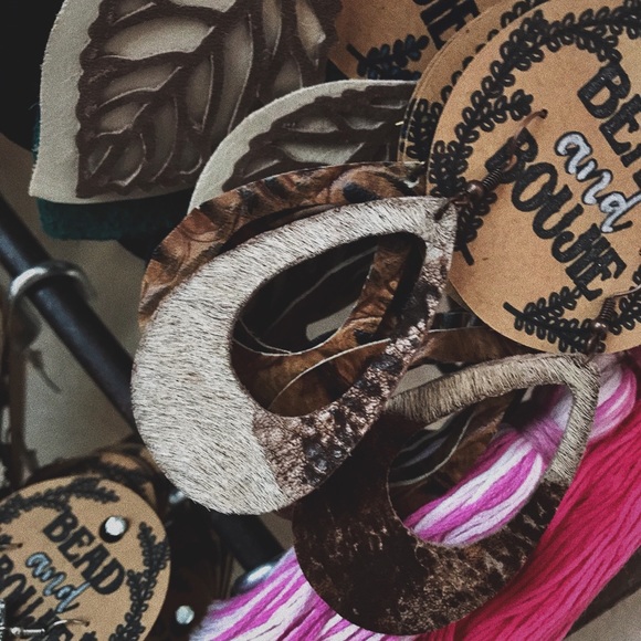 Genuine Brown & White Cow Hide Leather Cut Out Teardrop Dangle Earrings - Picture 4 of 12